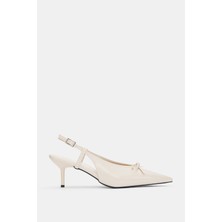 Selin Shoes Veloria Fiyonk Aksesuar Sivri Burun Kısa Topuk Kadın Topuklu Ayakkabı- Ekru