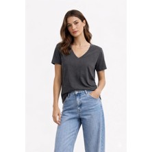%100 Pamuk Antrasit  V Yaka Kadın Tişört – Basic Günlük Şıklık