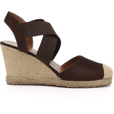 Gönderi(r) Kadın Kahve Süet  Dolgu Topuklu Çapraz Lastik Bantlı Sandalet