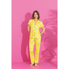 Piove Kadın Sarı Civciv Desenli Pijama Takımı – Düğmeli Kısa Kollu Rahat Ev Giyim Seti