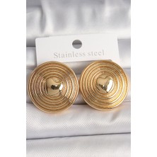 Pirinç Gold Renk Kalp Işlemeli Daire Plaka Model Kadın Küpe - Lisinya