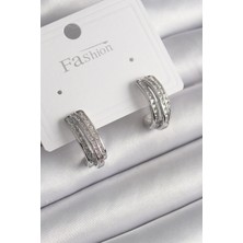 Pirinç Gümüş Renk Zirkon Taşlı Yarım Halka Model Kadın Küpe - Lisinya