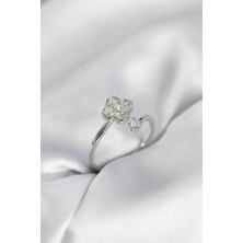 Gümüş Renk Zirkon Taşlı Yonca Model Kadın Yüzük - Lisinya