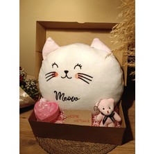 Paganca Kutulu Hediye Seti / Kedi Yastık 30CM, Ayıcık Anahtarlık ve Kalp Şeklinde Tüllü Kutu
