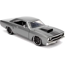 Esranın Dünyası 1:24 Ölçekli 1970 Plymouth Modeli, Die-Cast Metal Araç