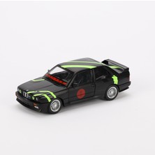 Vardem 1:24 Ölçek Sesli Işıklı 4 Kapısı Kaput ve Bagajı Açılan Stantlı Model Araç E30 Siyah