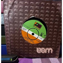 Plakantik Boney M. - Hooray! Hooray! It's A Holi-Holiday / Ribbons Of Blue (7", Single)