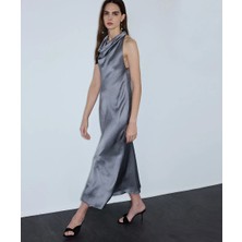 İpekyol Parlak Yüzeyli Degaje Yaka Elbise IS1260002387005