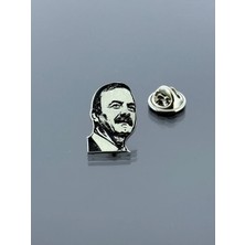 kuyumcudan Yavuz Ağıralioğlu Yüzü Yaka Rozeti 925 Gümüşten Üretilmiştir.