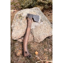 Tanto Bushcraft El Yapımı Bragi Kamp Baltası – ST60 Çelik, 45 cm Gürgen Saplı, Deri Kılıflı Bushcraft ve Outdoor Balta | Tanto Bushcrafft