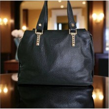 Valvıc Hakiki Deri Yumuşak Özel Aksesuarlı Kadın Çantası