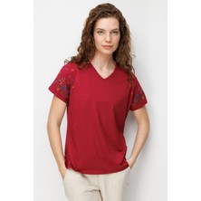 Desen Triko Kadın V Yaka Nakış Işlemeli Düşük Kollu Penye T-Shirt Vişne