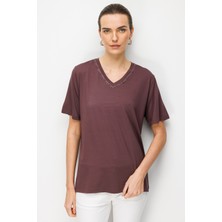 Desen Triko Kadın V Yaka Yaka Kenarı Işlemeli Penye T-Shirt Kahve