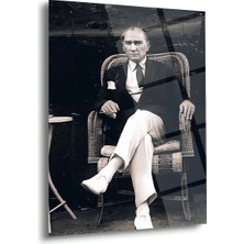 Shiny Art Atatürk Bahçede Sandalyede Otururken Cam Tablo – ATA166