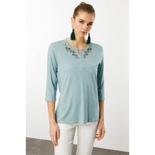 Desen Triko Kadın Açma Yaka Nakış Işlemeli Penye Bluz Mint