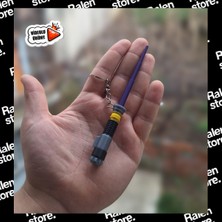 Ralen Içe Geçmeli Mini Işın Kılıcı Anahtarlık – Teleskopik Uzayan Star Wars Tarzı Anahtarlık – Koleksiyonluk Sci-Fi Anahtarlık – Dayanıklı Plastik Tasarım – Çanta, Anahtar ve Aksesuar Süsü