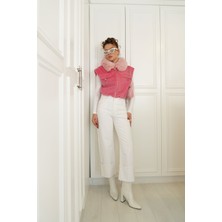 Beyaz Paçası Kat Detaylı Jean