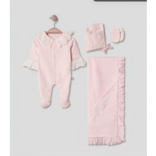 Pugi Baby Dantel Detaylı Yenidoğan Hastane Çıkışı 4'lü Bebek Seti (Tulum, Şapka, Eldiven, Battaniye)