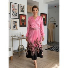 Ayshan Pembe Kruvaze Yaka Piliseli Desenli Midi Boy Elbise