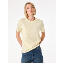 Koton Pamuklu Kısa Kollu Bisiklet Yaka Kabartma Baskı Detaylı Tişört