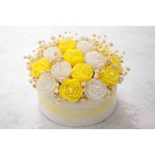 Bead Sarı Beyaz Gül Tasarımlı Dekoratif Kokulu Mum Aranjmanı Large – El Yapımı Çiçek Mum Buketi