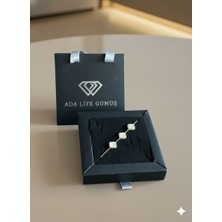 Ada Life Gümüş (Çantalı Kutu) 925 Ayar Gümüş 18 Ayar Gold Kaplama 3 Sıra Beyaz Taşlı Yonca Bileklik