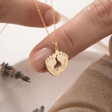 Vaoov 925 Ayar Gümüş Altın Kaplama Tarih ve Isim Yazılı Bebek Ayağı Kolye
