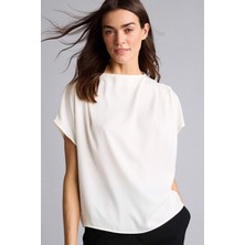 DeFacto Regular Fit Degaje Yaka Saten Kısa Kollu Bluz H5422AX26SP
