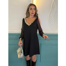 Gacha Kadın Uzun Kollu V Yaka Kollar Tül Yırtmaç Detay Kol Manşetleri ve Yaka Payet Krep Elbise