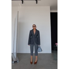 Özge Özgenç Önü Dikişli Kapri Pantolon