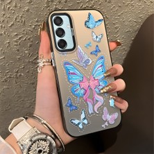 HONTINGA Samsung Galaxy M15 ile Uyumlu Kılıfı Silikon Kenar Sert Arka Düşüme Önleyici Basitlik Anti Düşme Kamera Korumali Kelebek Desen Telefon Kılıfı Kadın ve Erkek Için Uygundur K1-0854
