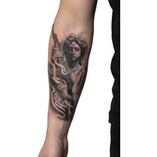 Dövme Kutusu Geçici Dövme | Silah ve Kadın Tasarımı – Gücün, Cesaretin ve Feminin Gücün Simgesi