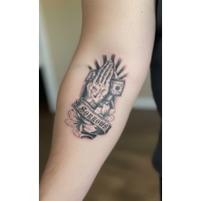 Dövme Kutusu Geçici Dövme – Dolar ve El 3D Motifi ile Zenginlik, Güç ve Kontrolün Sembolü!