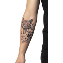 Dövme Kutusu Gerçekçi Kedi ve Çiçek Geçici Dövme | Siyah Beyaz Yavru Kedi Tasarımı Kol Bacak Dövmesi