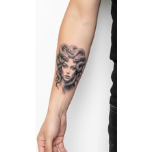 Dövme Kutusu Geçici Dövme | Kadın Yüzü ve Yılan Tasarımı – Gizem ve Gücün Birleşimi