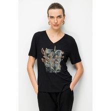 Desen Triko V Yaka Önü Pul Payet Işlemeli Penye Kadın T-Shirt 26838