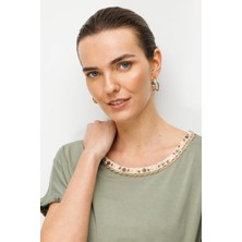 Desen Triko Sıfır Yaka Yakası Hasır Aksesuarlı Penye Kadın T-Shirt 26819