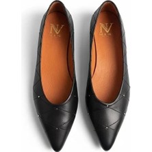 Ne&Ve Shoes Siyah Deri Çapraz Dikiş Detaylı Pimli Kadın Sivri Burun Babet