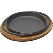 Lava Düz Tava 20 cm Siyah Emaye Kaplama ile Ahşap Altlık ve Kulplu Tasarım, 2 Parça