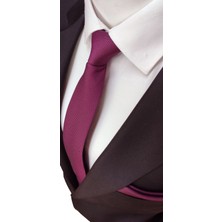 Elegante Cravatte Şarabi Renginde Elegante Armürlü Desenli Kravat ve Mendil Mikro Dokuma Erkek İçin Şık Seçim