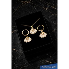 Trend Collection Kadın Beyaz Çiçek Incili Çelik Kolye Küpe Seti Gold Renk Zarif Takı