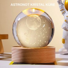 Ahşap Tabanlı 3D Astronot Küre Lamba Çocuk Odası Masa Üstü Dekor