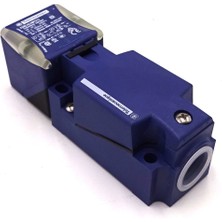 Schneider Telemecanique XS8C4A1MPG13 Kübik Uçlu Endüktif Sensörler