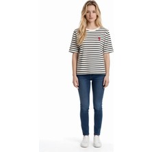 by Eylül Ertürk Beyaz Çizgili T-Shirt