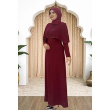 Amine Hüma Boncuk Detaylı Omuzu Pelerinli Sunay Abiye Bordo