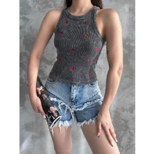 Kalp Nakışlı Bluz