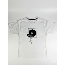 İncili Erkek Çocuk Beyaz Şapka Baskılı Tişört - Grafik Desenli Pamuklu Kısa Kollu T-Shirt