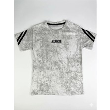 İncili Erkek Çocuk Vintage Görünümlü Beyaz T-Shirt - Retro Şerit Detaylı Grafik Baskılı Üst
