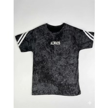 İncili Erkek Çocuk Vintage Görünümlü Siyah T-Shirt - Retro Şerit Detaylı Grafik Baskılı Üst