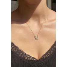 Spossy Silver Jewelry Baget Taşlı V Harfi Kolye